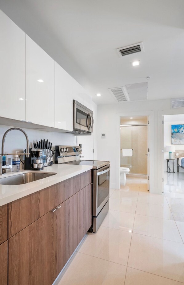 Apartment | Private kitchen | Coffee/tea maker, paper towels - Miami Suite 304 (Miami)