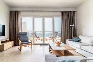 Smart TV, stereo, computer monitors