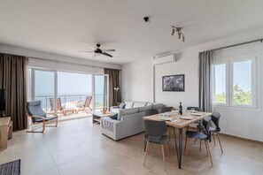 Smart TV, stereo, computer monitors