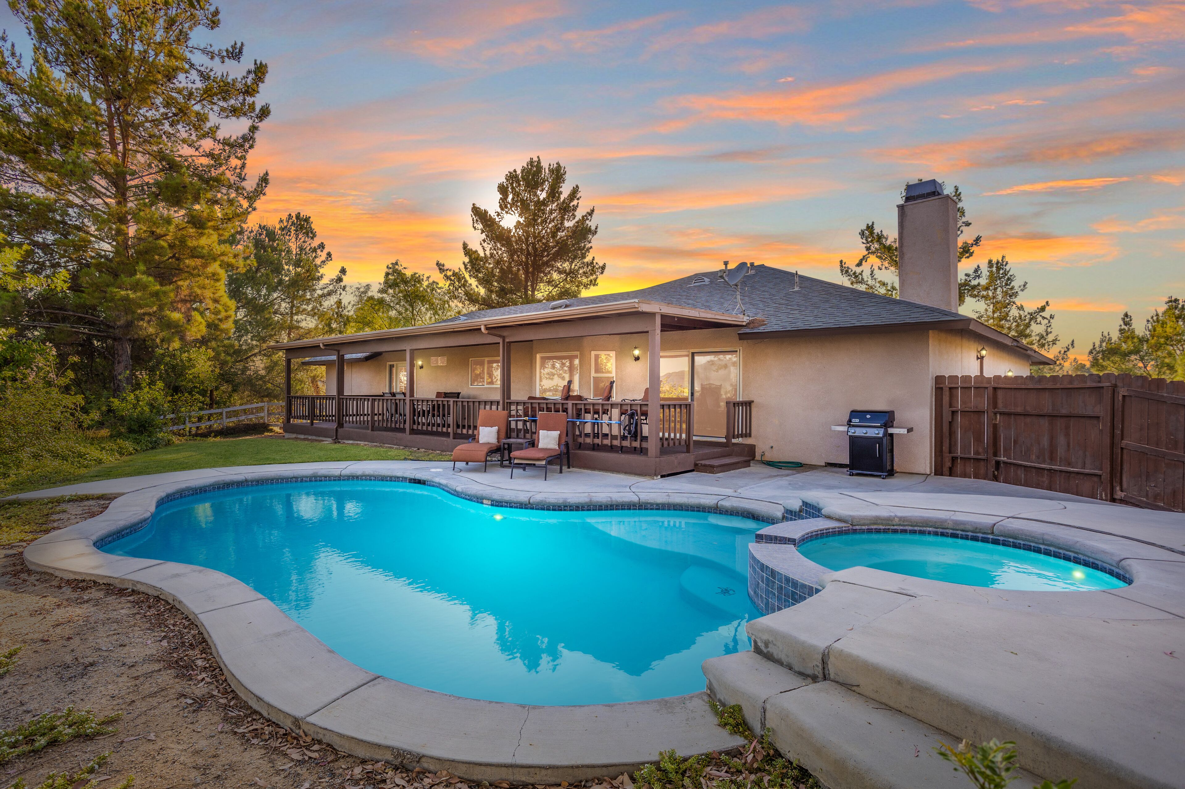 Beautiful Ranch Home with views, pool, spa & fire pit.