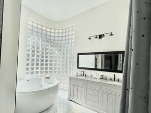 Combined shower/tub, towels, soap, shampoo