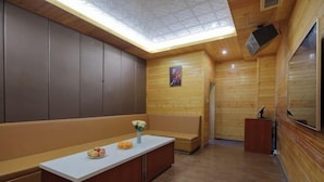 A modern interior with a wooden ceiling, a white reception desk, and a seating area. - Vienna International Hotel (Qidong)