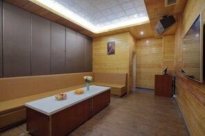 A modern interior with a wooden ceiling, a white reception desk, and a seating area. - Vienna International Hotel (Qidong)