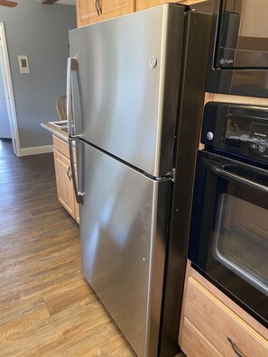 Enjoy cooking in this well-equipped kitchen with a digital refrigerator and oven.