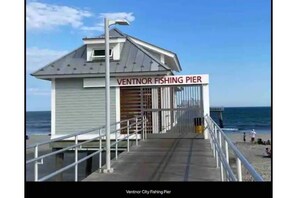 Plage à proximité, chaise longue, serviettes de plage