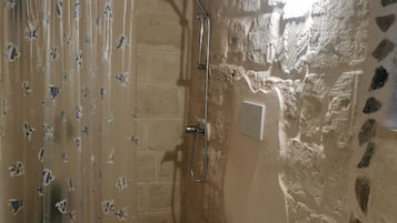 Dusche, Haartrockner, Bidet, Seife
