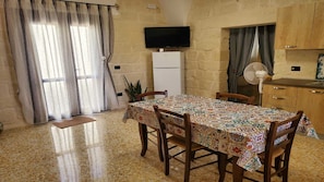 Dining - HUG HOUSE (Giuggianello)