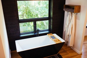 Bathtub, hair dryer, towels, shampoo