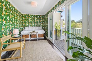 3 bedrooms, iron/ironing board, free WiFi, bed sheets - Beautiful upper level 2b/2b flat in 1885 Queen Anne Cottage in Alameda (Alameda)