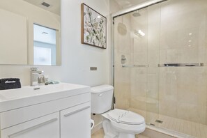Bathroom - Miami Suite 310 (Miami)