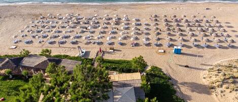 Beach nearby, 4 beach bars