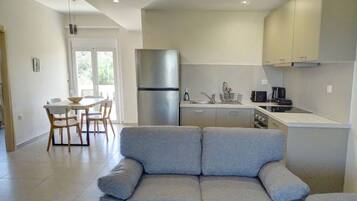 Superior Apartment, 2 Bedrooms, Non Smoking, Sea View | Private kitchen