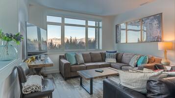 Smart TV, ping pong, stereo