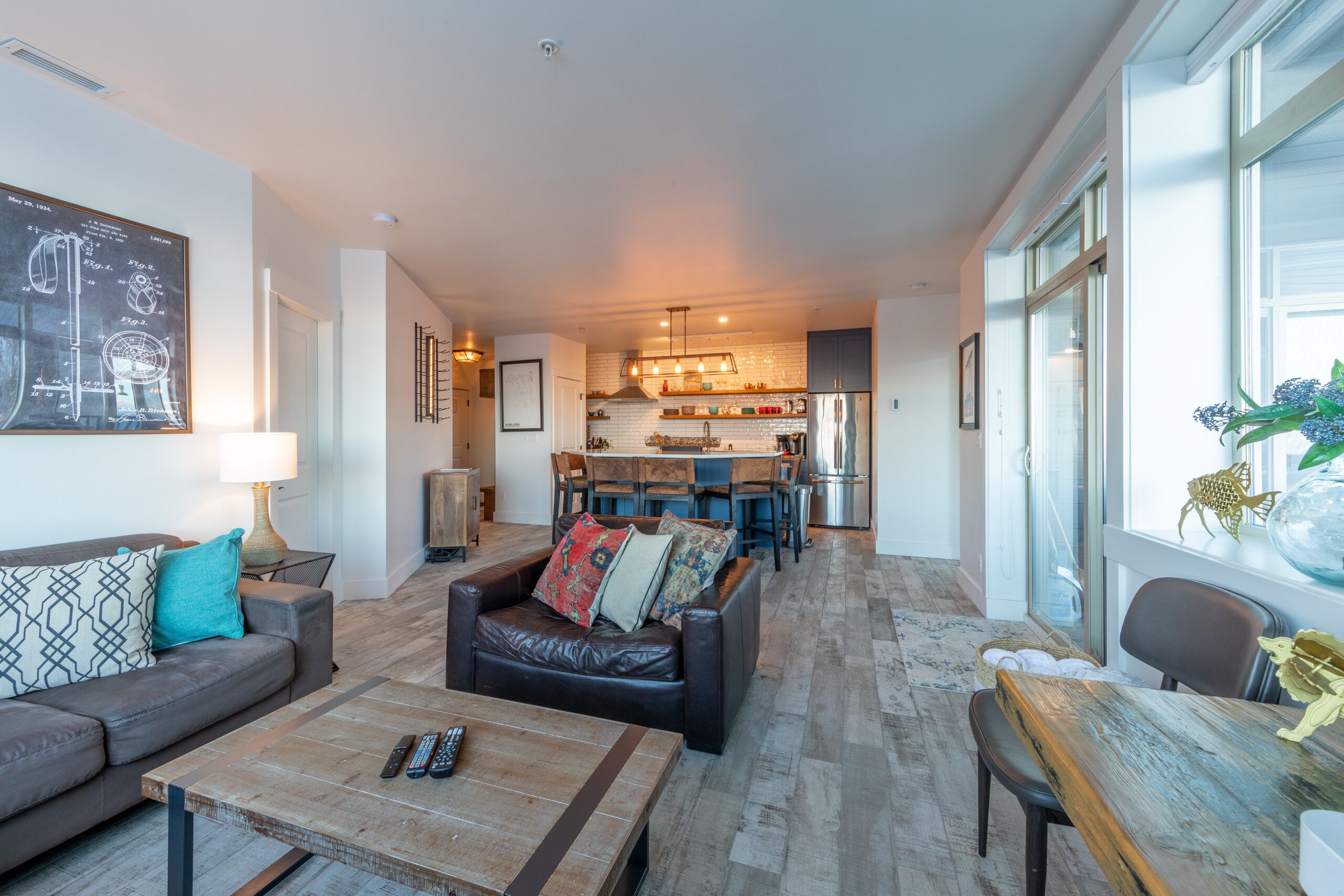 智能電視、乒乓球設施、音響