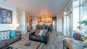 TV connectée, table de tennis de table, chaßne hi-fi