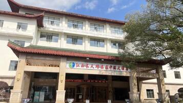 المنشأة من الخارج