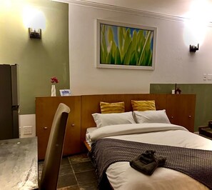 1 slaapkamer, een strijkplank/strijkijzer, gratis wifi, beddengoed