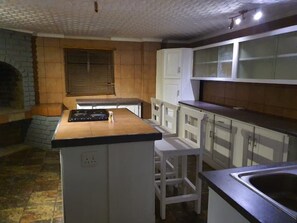 Frigorífic, microones, forn i placa de cuina