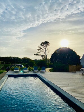 Outdoor pool, a heated pool - New wooden house, swimming pool, 5 minutes' walk from the beach. (Landunvez)