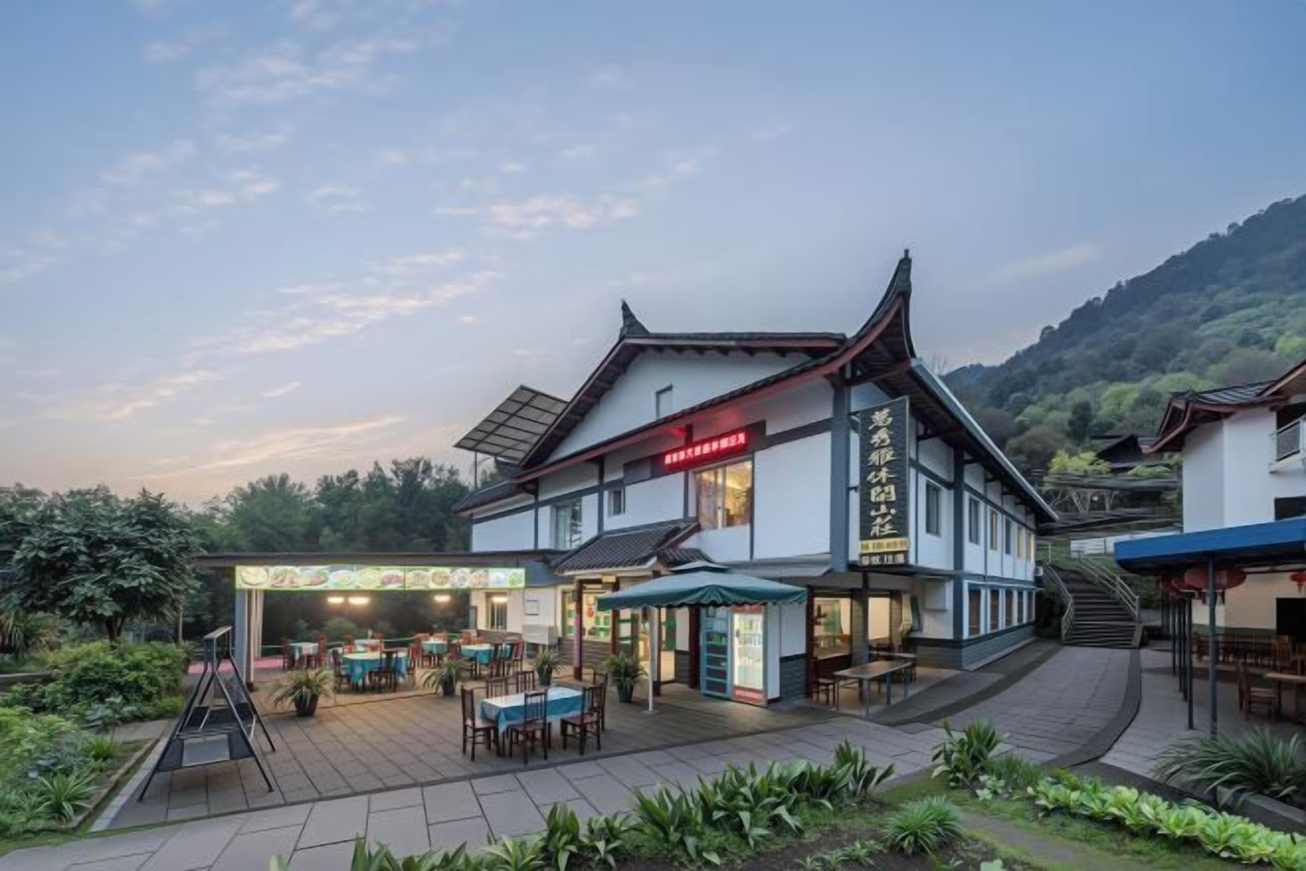 A traditional building with a restaurant and outdoor seating area.
