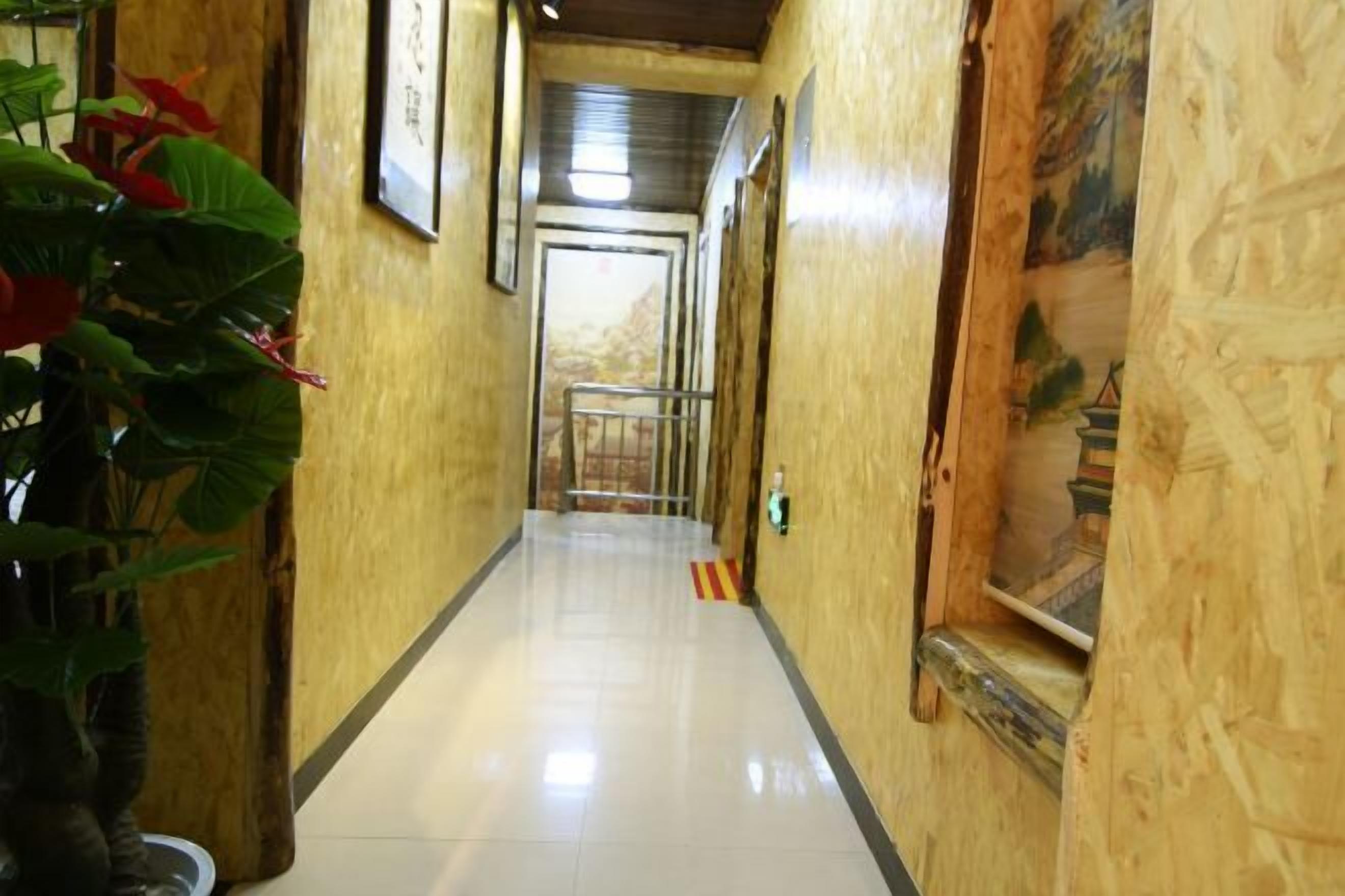 المنشأة من الداخل