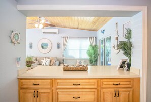 Interior - *Personal Private Resort* W/ Kayaks, Bikes, Pool, Hot Tub, Volleyball & Tiki Bar (Marathon)