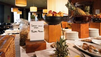 Daily buffet breakfast for a fee