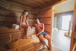 Couples treatment room(s), sauna, hot tub, steam room