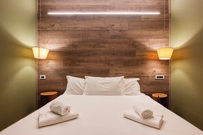 Habitación superior, balcón | Caja de seguridad en la habitación, wifi gratis y ropa de cama 