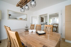 Dining - Idyllic, high-quality vacation home with plenty of space for families and pure tranquillity! (Mirow)