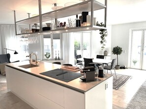 Fridge, microwave, oven, stovetop - Modern apartment with large terrace and outdoor spa (Nacka)