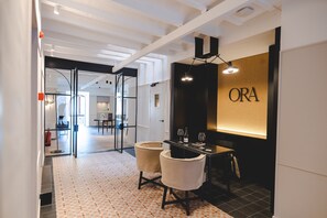 Reception - ORA Hotel Priorat, a Member of Design Hotels (Torroja del Priorat)