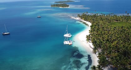 Catamaran 43 feet in san blas Panama