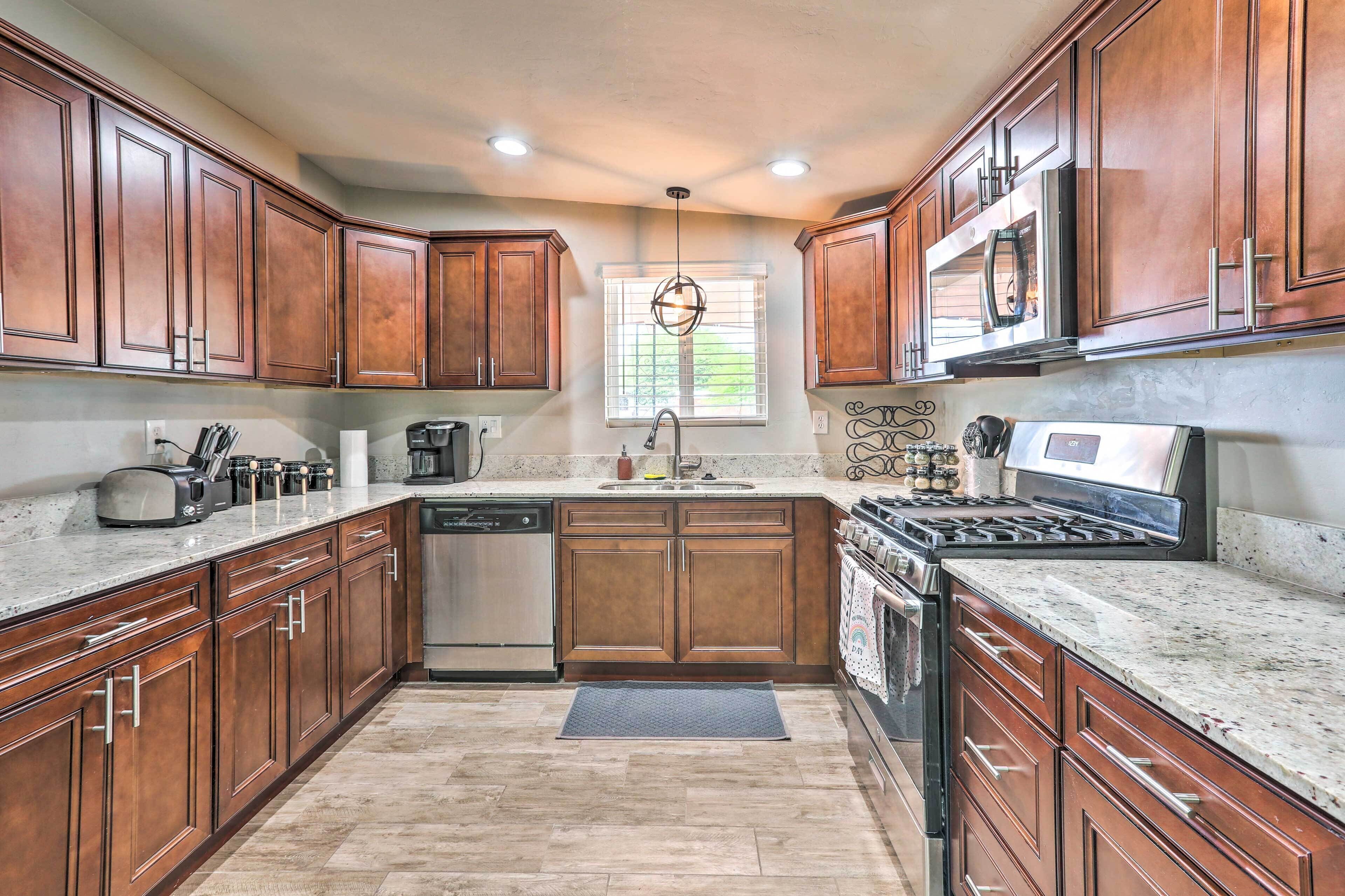 Fridge, microwave, stovetop, dishwasher