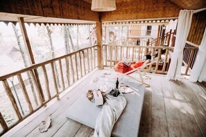 Cribs/infant beds