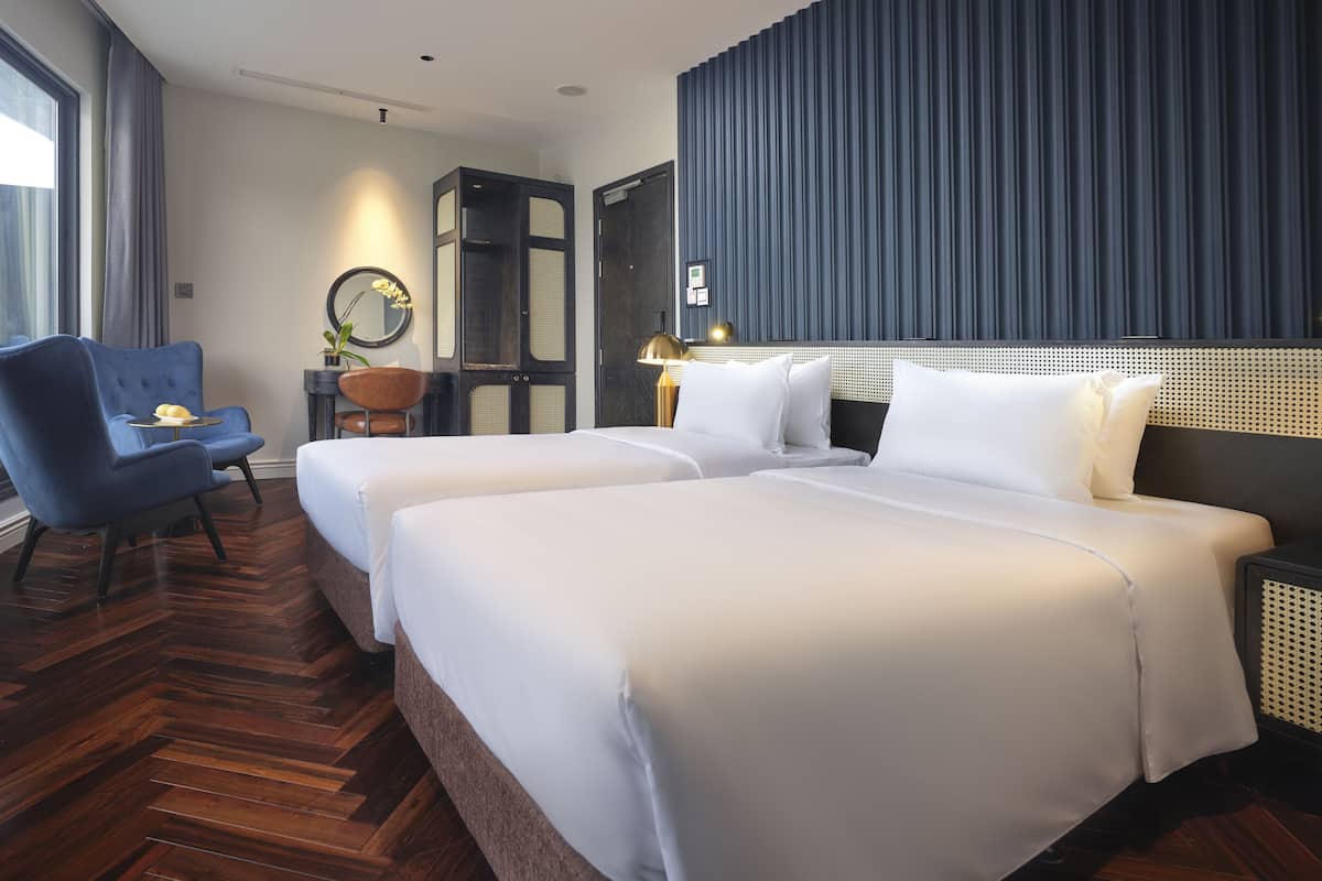 Premier Cabin