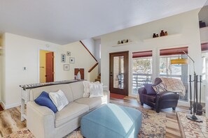 Smart TV, fireplace, books - Best Ski in Ski out Location in Angel Fire! (Angel Fire)