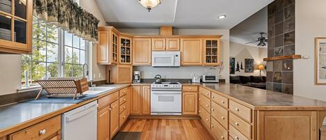Oven, dishwasher, coffee/tea maker, toaster