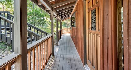 The Big Easy - Lakefront Only 1 mile to Popular Marina Beach! by Yosemite Region Resorts