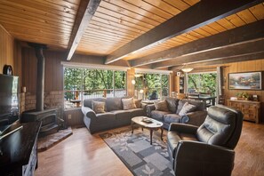 TV, fireplace, DVD player, table tennis