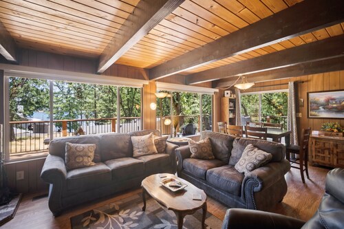 Cozy Cabin On The Cove - Lakefront with Private Dock by Yosemite Region Resorts