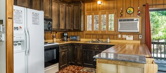 The Hideout - Pet Friendly - The Perfect Spot for a Relaxing Yosemite Vacation by Yosemite Region Resorts