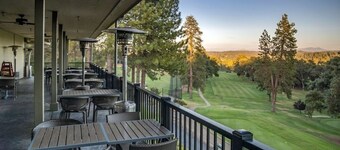 The Hideout - Pet Friendly - The Perfect Spot for a Relaxing Yosemite Vacation by Yosemite Region Resorts