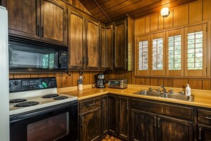 Réfrigérateur, micro-ondes, four, lave-vaisselle