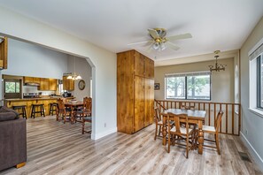 Dining - Three Wild Turkeys - Amazing Outdoor Spaces!  2 Decks! by Yosemite Region Resorts (Groveland)