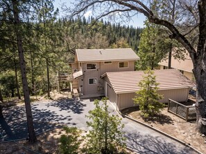 Exterior - Three Wild Turkeys - Amazing Outdoor Spaces!  2 Decks! by Yosemite Region Resorts (Groveland)