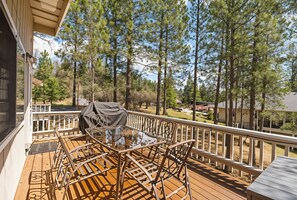 Outdoor dining - Three Wild Turkeys - Amazing Outdoor Spaces!  2 Decks! by Yosemite Region Resorts (Groveland)