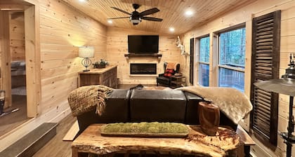 Premier cabin Nestled in the Ga Mountains in Blairsville, GA