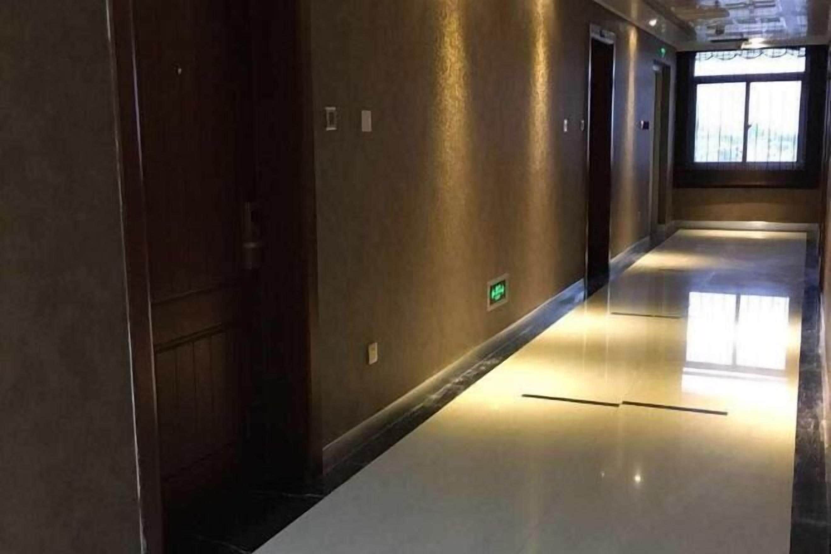 المنشأة من الداخل