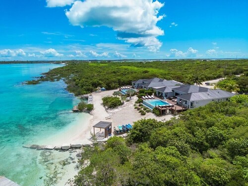 Private Beachfront Luxury Villas with Dock & Heated Pools – Perfect for 20 Guests